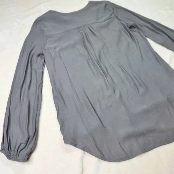 Pleione Ruffled Tied Tunic Blouse Gray Women’s Small Regency Shirttail Hem - Picture 12 of 16